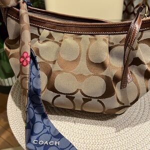 COACH canvas Signature Shoulder Bag